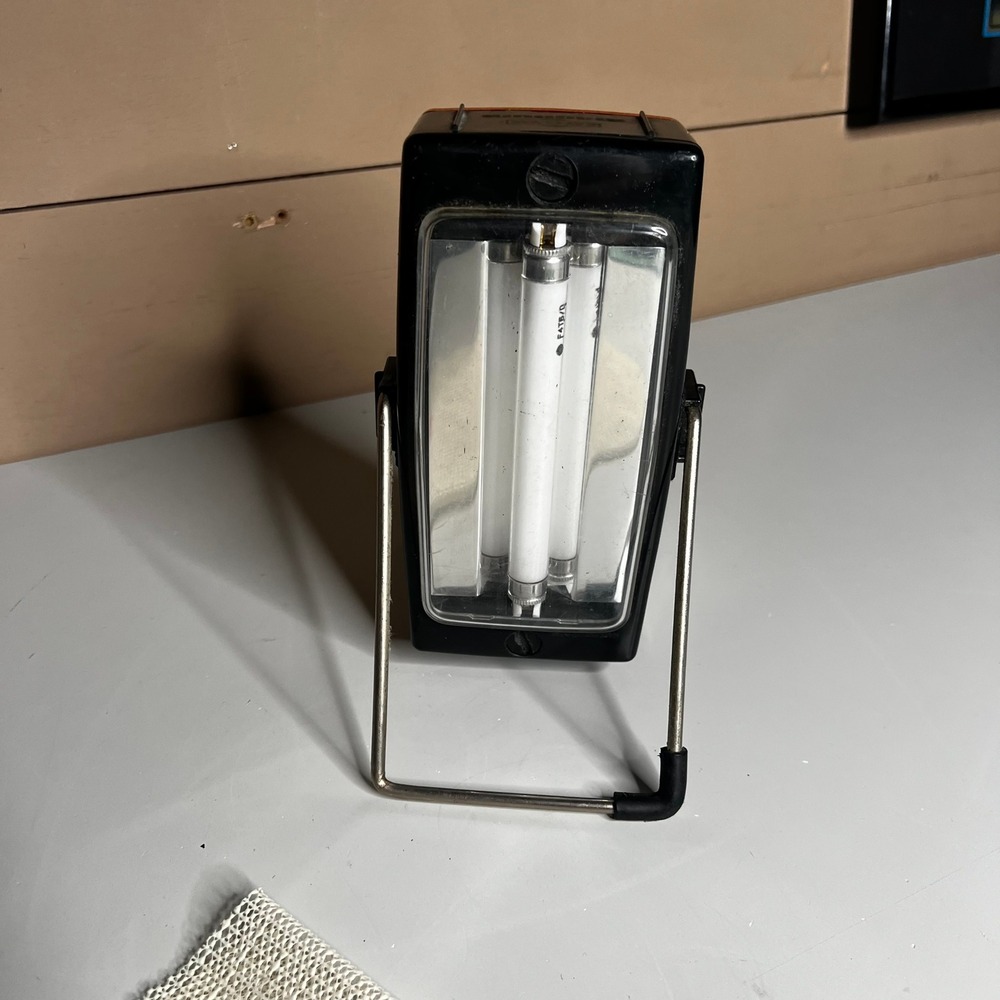 Vintage Ray-O-Vac Magnum‎ Emergency Lantern Fluorescent Amber Blinker Untested